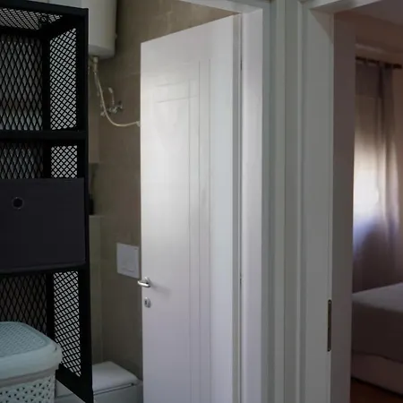 Stylish Near Center Apartment *